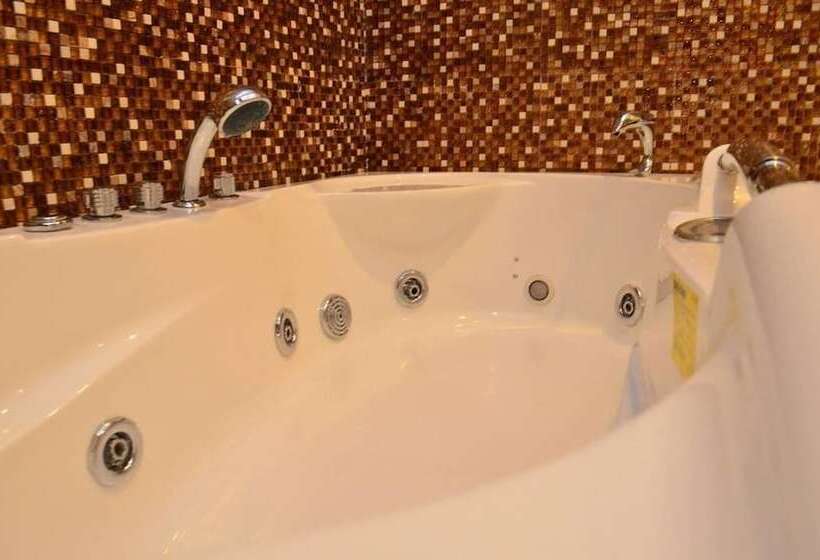 سوییت لوکس, Seasons Hotel & Spa