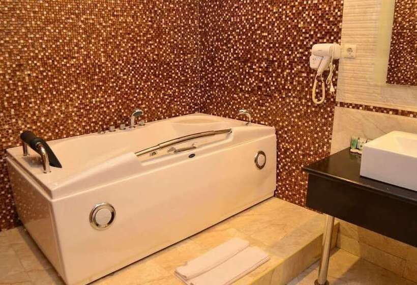 سوییت لوکس, Seasons Hotel & Spa