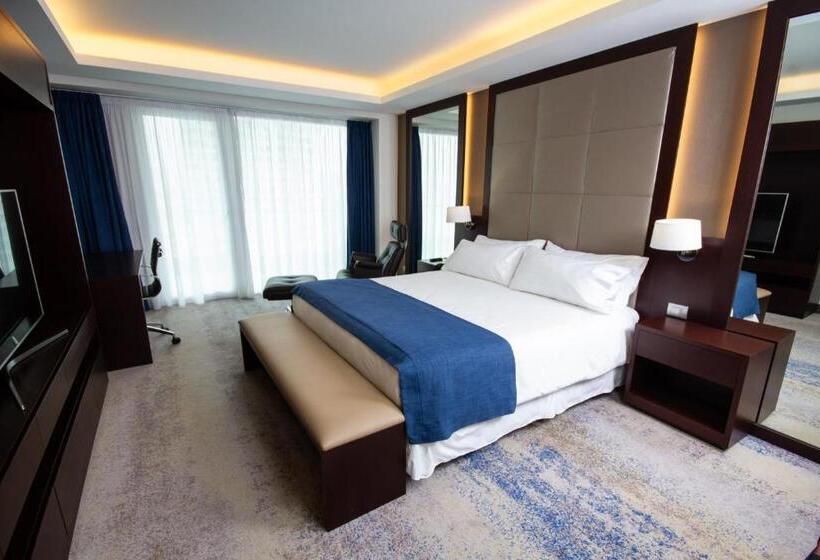 سوییت سوپریور, Antay Hotel & Spa