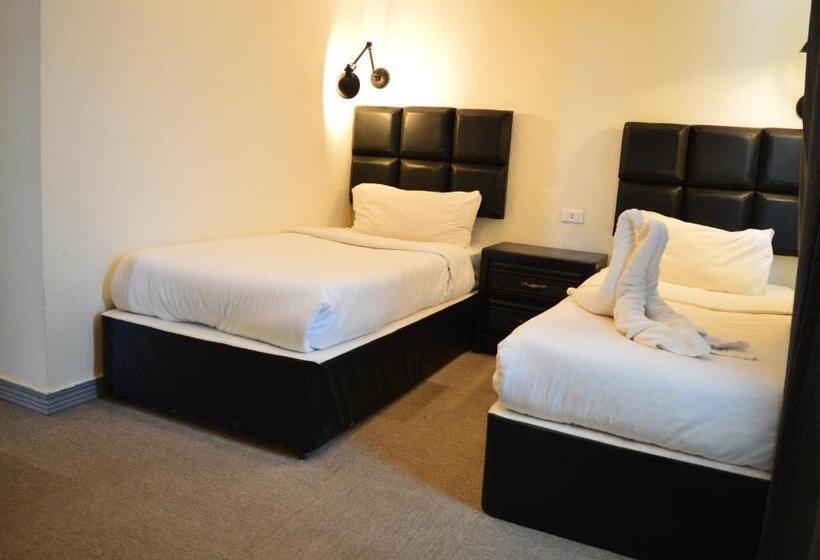 اتاق استاندارد سه نفره, Rafiki Hostel
