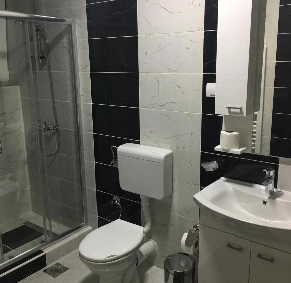 اتاق استاندارد سه نفره, Bed And Breakfast Divanhana