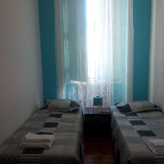 اتاق استاندارد با سرویس بهداشتی مشترک, Cenario Catita Hostel