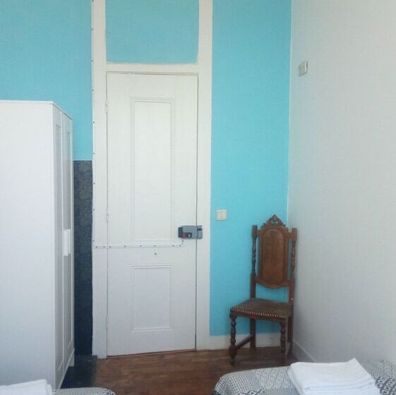 اتاق استاندارد با سرویس بهداشتی مشترک, Cenario Catita Hostel