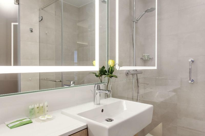 اتاق سوپریور با تخت بزرگ, Courtyard By Marriott Vilnius City Center