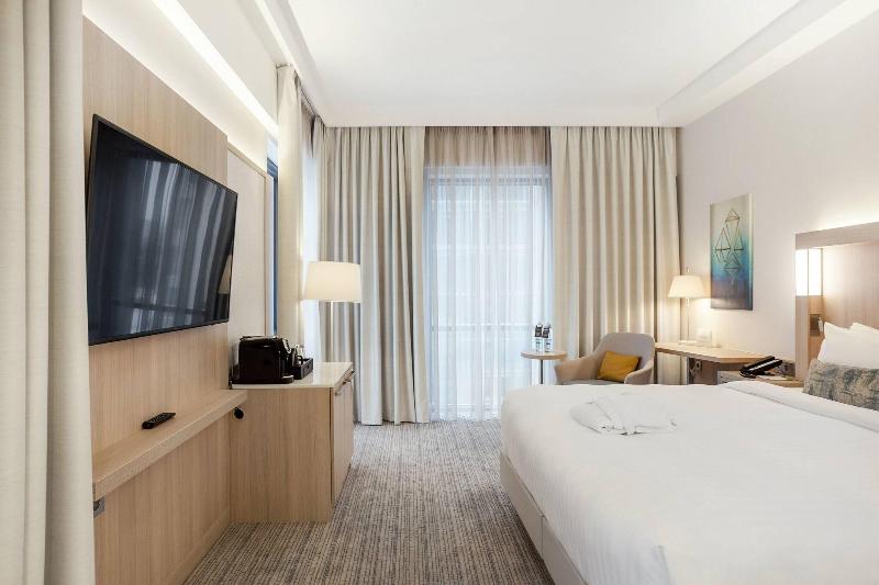 اتاق سوپریور با تخت بزرگ, Courtyard By Marriott Vilnius City Center