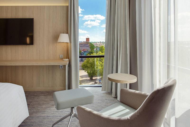 اتاق سوپریور با تخت بزرگ, Courtyard By Marriott Vilnius City Center