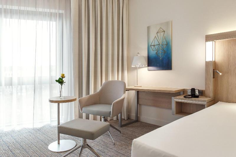 اتاق سوپریور با تخت بزرگ, Courtyard By Marriott Vilnius City Center