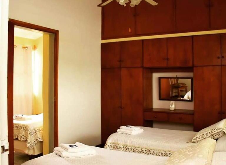اتاق استاندارد چهار تخته, Posada De Campo San Cono
