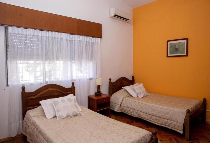 اتاق استاندارد سه نفره, Posada De Campo San Cono
