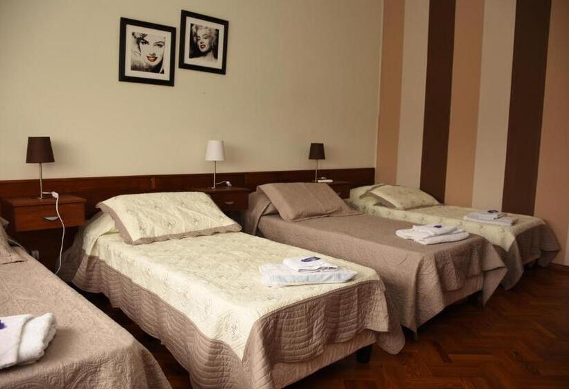 اتاق استاندارد چهار تخته, Posada De Campo San Cono