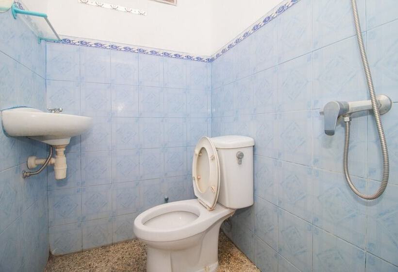 اتاق استاندارد, Reddoorz Near Pantai Boom
