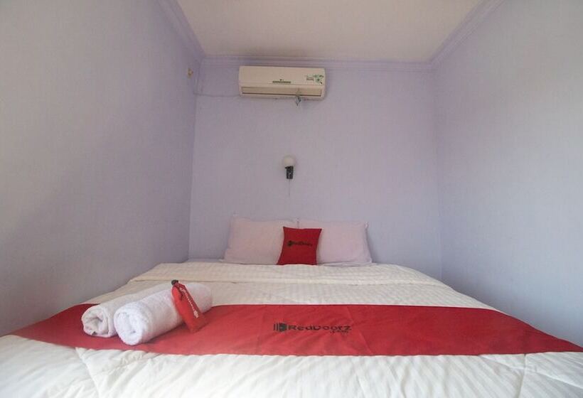 اتاق لوکس, Reddoorz Near Pantai Boom
