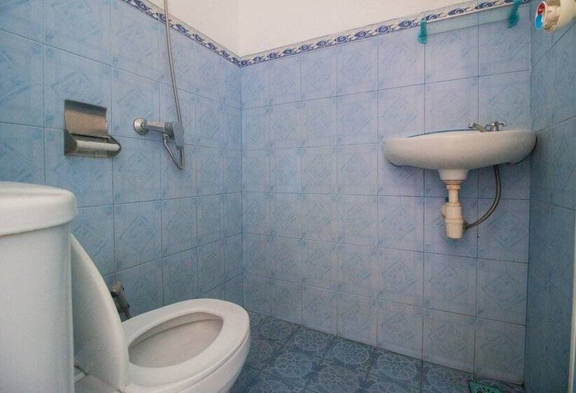 اتاق خانوادگی, Reddoorz Near Pantai Boom
