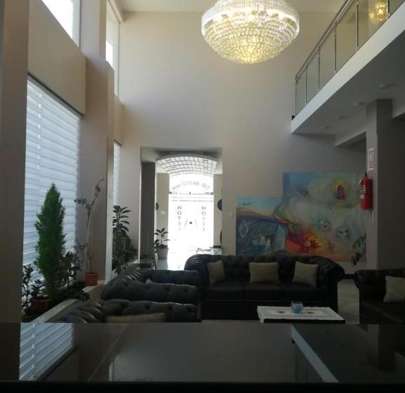 اتاق استاندارد, The Oruro Inn