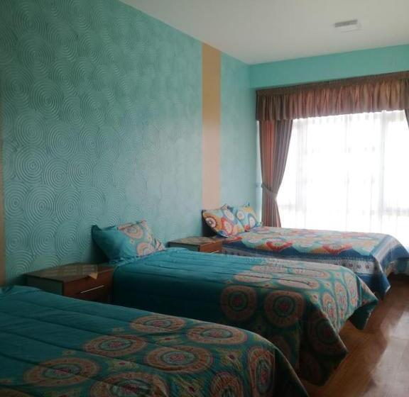 اتاق استاندارد سه نفره, The Oruro Inn