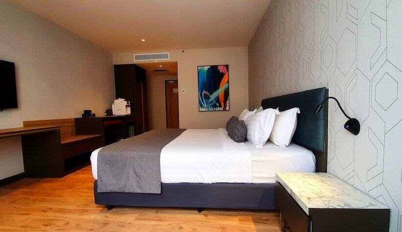 Club Room King Bed, Trove Johor Bahru