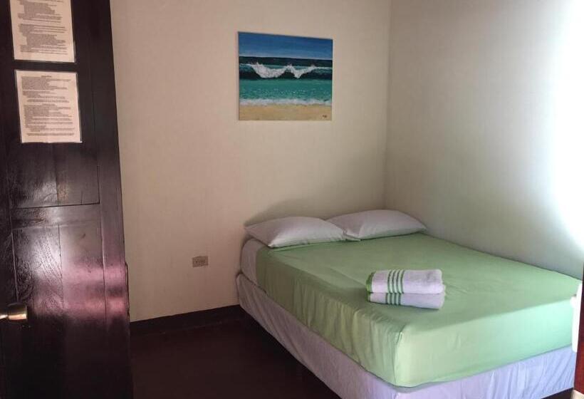 اتاق استاندارد با سرویس بهداشتی مشترک, Casa Lula León Hostal