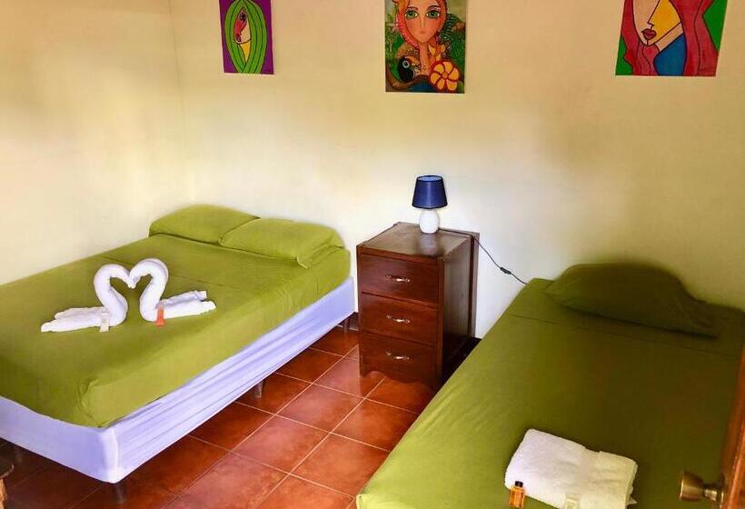 اتاق استاندارد سه نفره, Casa Lula León Hostal
