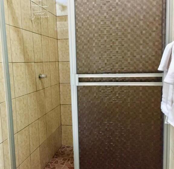 اتاق استاندارد چهار تخته, Casa Lula León Hostal