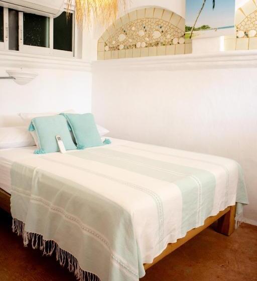 استودیوی استاندارد, Sayulita Central
