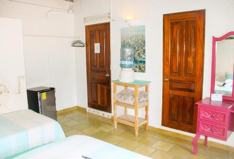 اتاق استاندارد با چشم‌انداز کوهستان, Sayulita Central