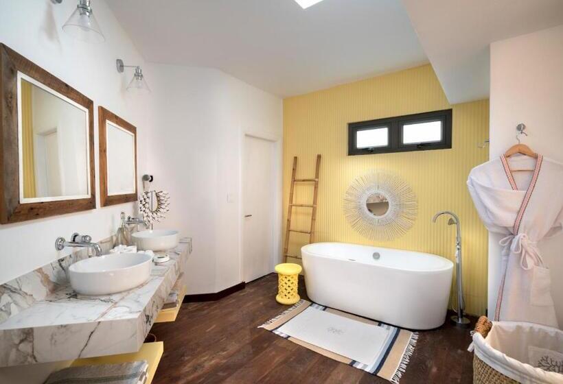 اتاق استاندارد با بالکن و چشم‌انداز دریا, La Maison D Eté Hotel By Newmark