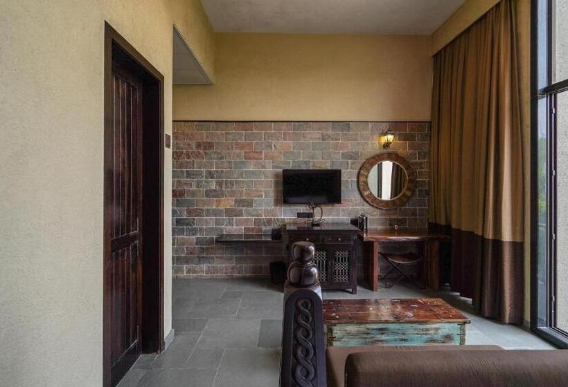 Номер Premium с Балконом, Triose Boutique Hotel Lonavala