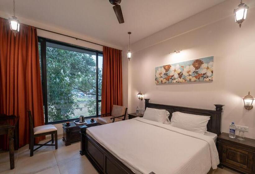Номер Deluxe Кровать Кинг, Triose Boutique Hotel Lonavala