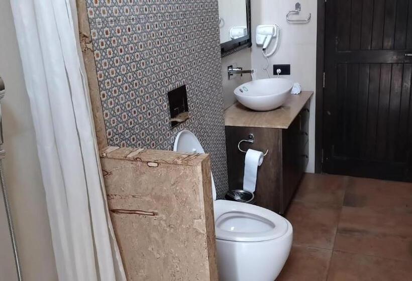 Люкс Классика, Triose Boutique Hotel Lonavala