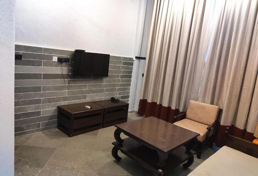 Люкс Классика, Triose Boutique Hotel Lonavala