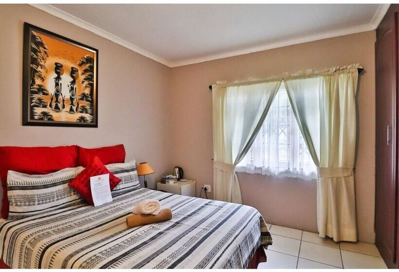 اتاق راحتی, Asante Sana Guesthouse