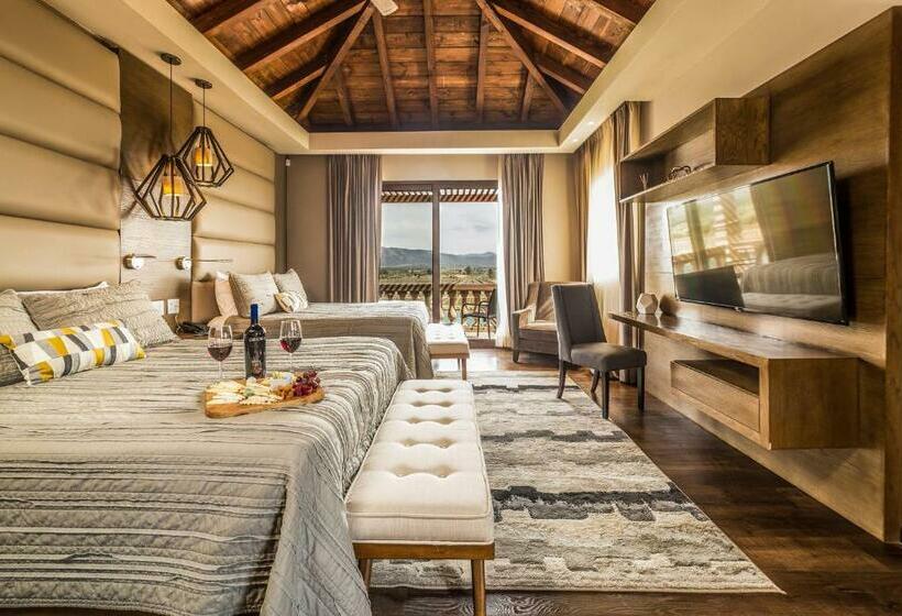 سوییت جونیور, El Cielo Resort