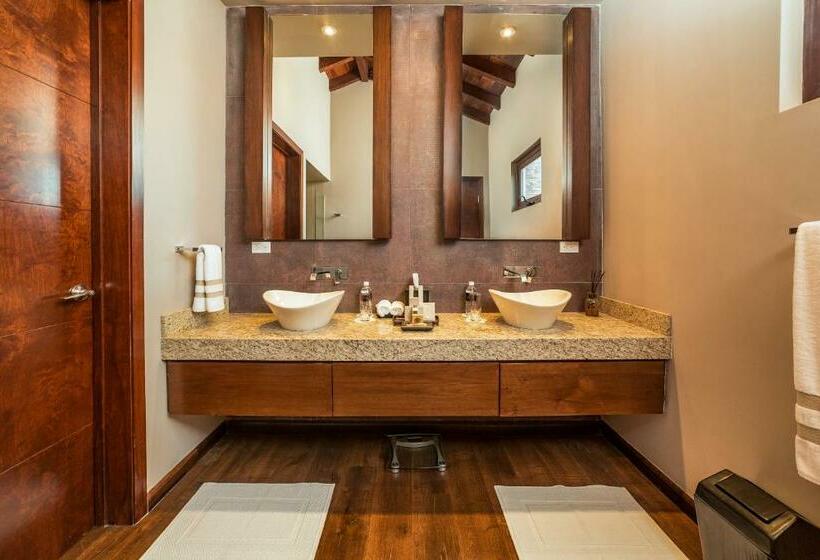 سوییت جونیور, El Cielo Resort