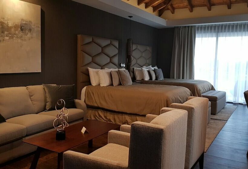 سوییت جونیور, El Cielo Resort