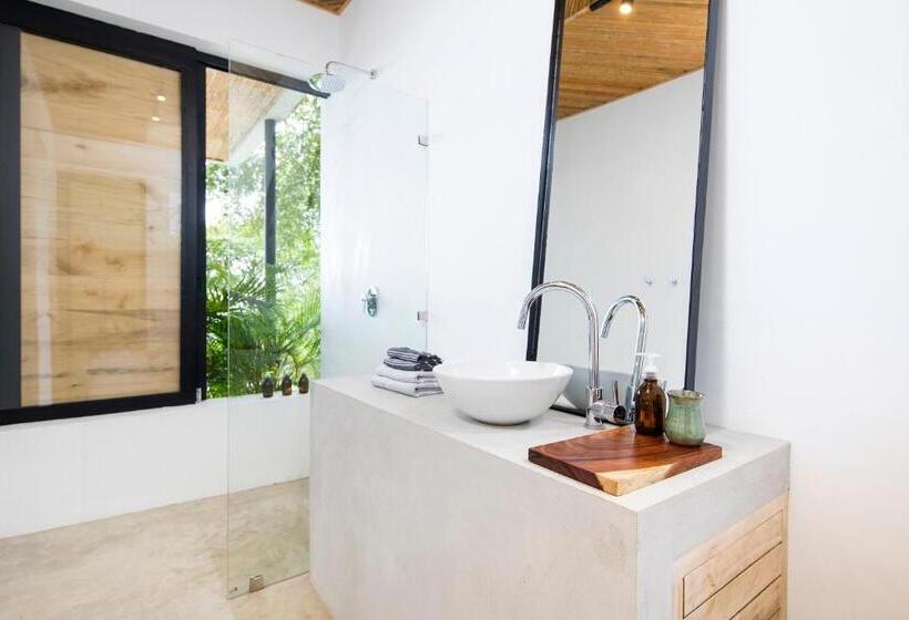 اتاق لوکس با بالکن و چشم‌انداز دریا, Mint Santa Teresa   Adults Only