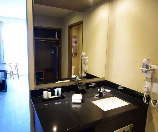 اتاق سوپریور با تخت بزرگ, Torre Lucerna Hotel Ensenada