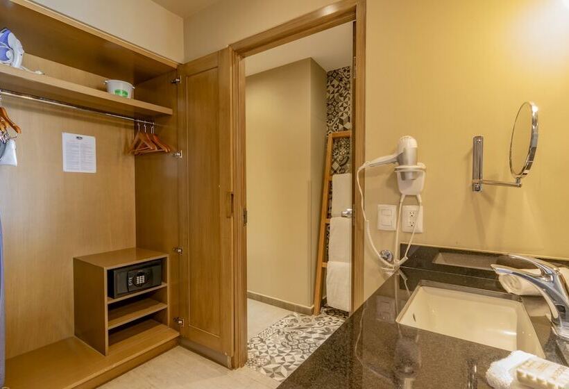 اتاق لوکس با تخت بزرگ, Torre Lucerna Hotel Ensenada