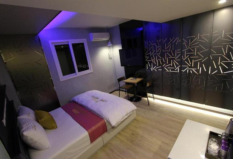 اتاق استاندارد, Line Motel