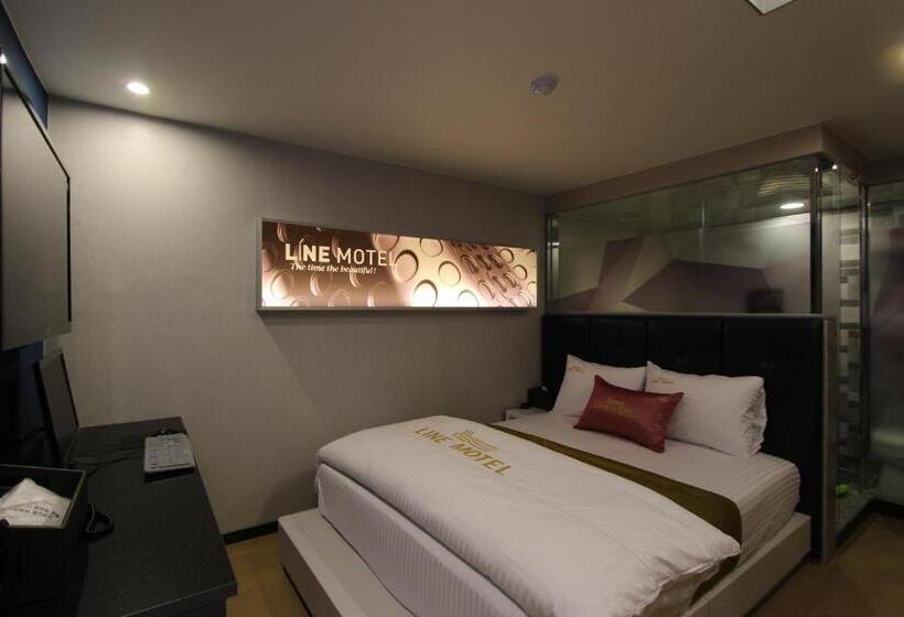 اتاق لوکس, Line Motel
