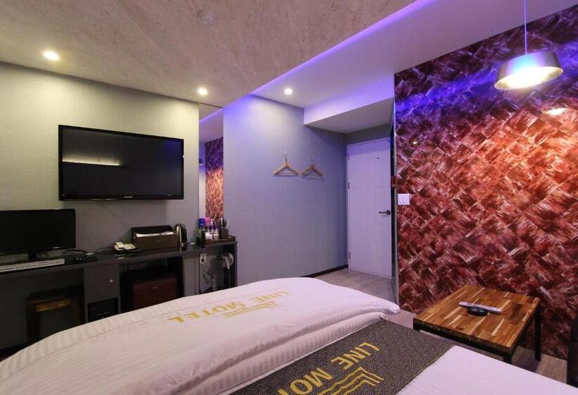 اتاق لوکس, Line Motel