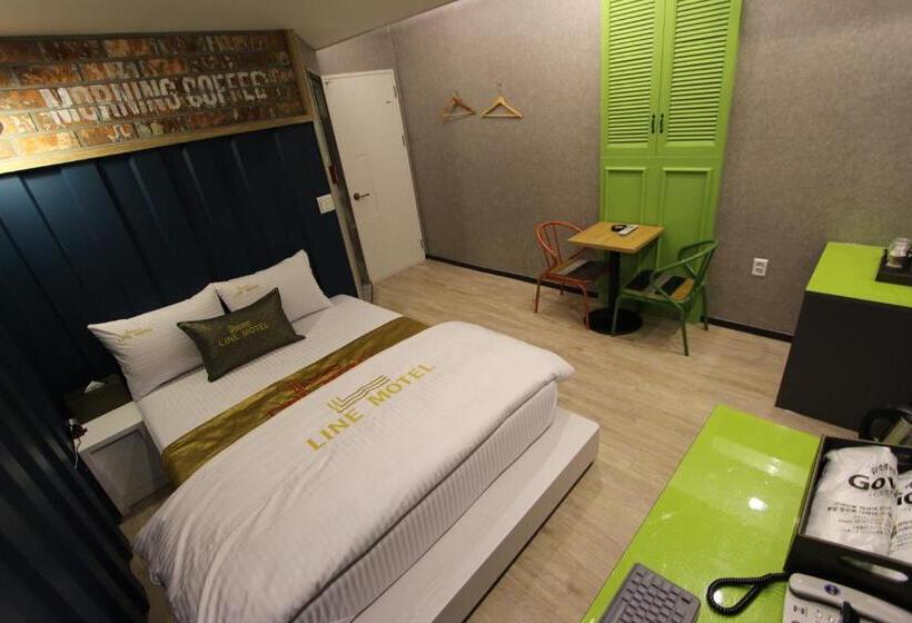 اتاق لوکس, Line Motel