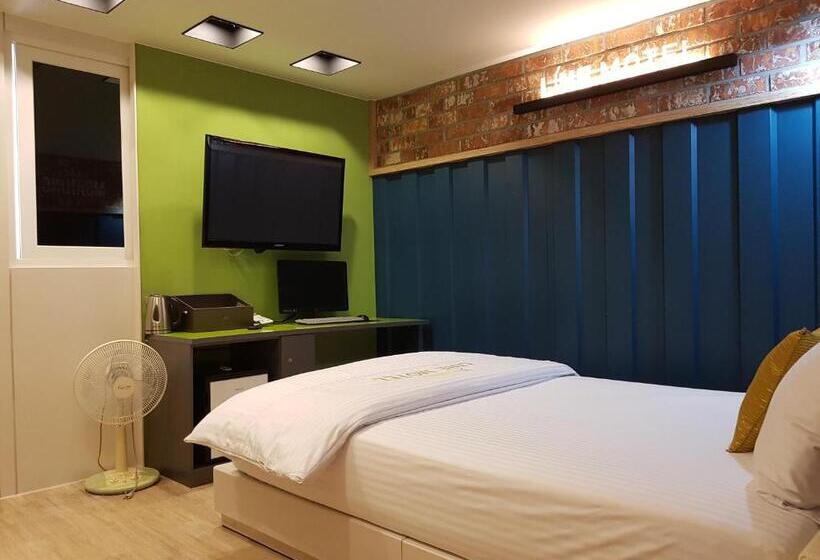 اتاق لوکس, Line Motel