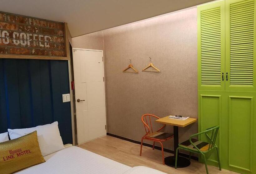 اتاق لوکس, Line Motel