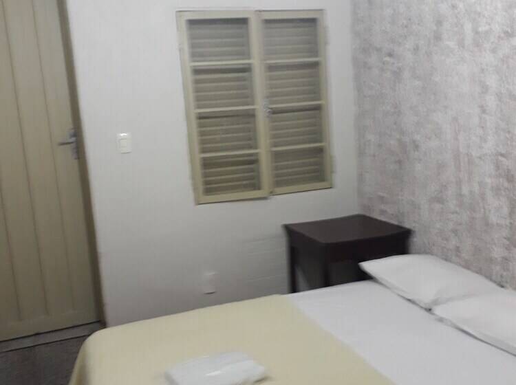 Standard Single Room, Araca