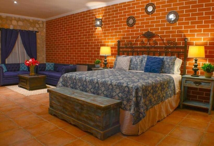 سوئیت با بالکن, Hacienda San Vicente