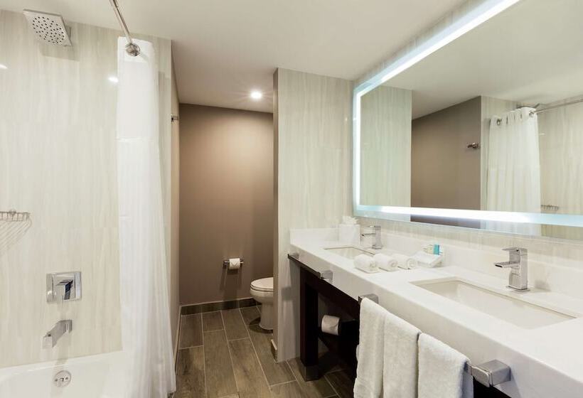 سوئیت با بالکن, Hilton Garden Inn Salamanca