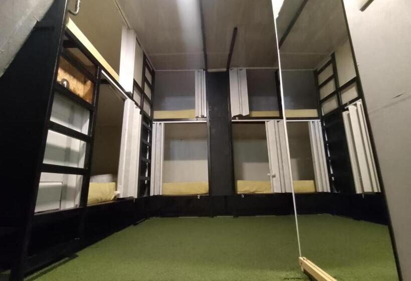 تختخواب در اتاق مشترک, Hostel La Antigua Capsula