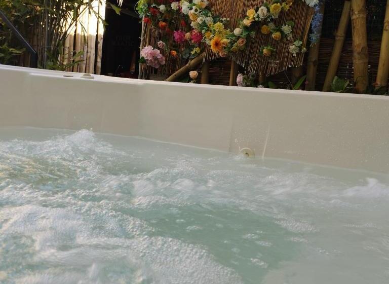 اتاق استاندارد با سرویس بهداشتی مشترک, Hostel La Antigua Capsula