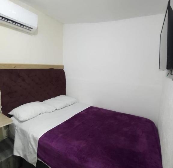 اتاق استاندارد با سرویس بهداشتی مشترک, Hostel La Antigua Capsula