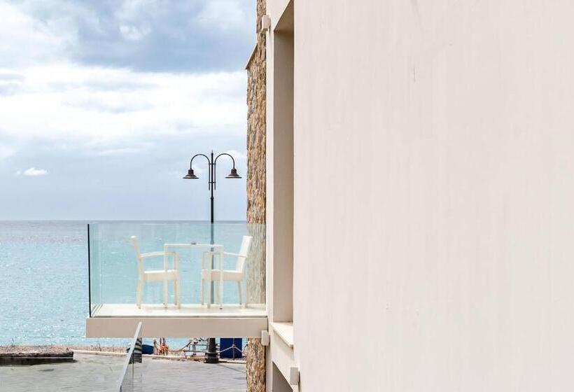 سوییت جونیور, Ngonia Bay Boutique